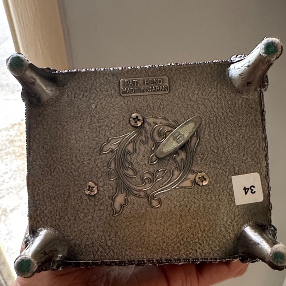 Vintage Taj Imports Japan Victorian Lady Piano Player Animated Music Jewelry Box - Picture 4 of 9